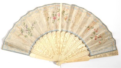 Lot 2006 - A Late 18th Century French Ivory Fan, the monture carved and pierced, some designs in pairs in...