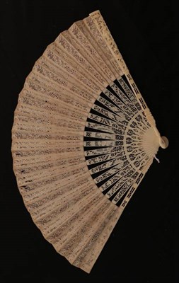 Lot 2012 - An Elegant Mid-18th Century Ivory Fan, the monture carved and pierced, the gorge with carved...