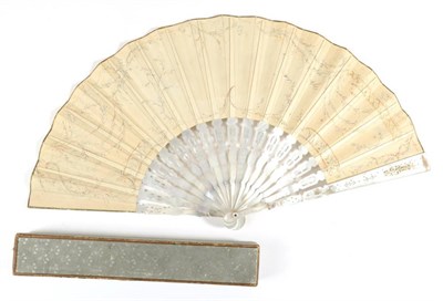 Lot 2086 - An Elegant Early 20th Century Fan, the monture of white mother-of-pearl carved and pierced,...