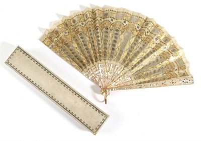 Lot 2088 - An Early 20th Century Sequin Fan, the monture of pale pink mother of pearl lightly clouté, the...