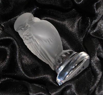 Lot 201 - A Lalique glass small model of an owl, engraved mark ''Lalique France''