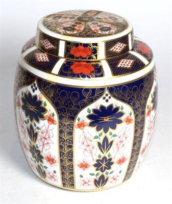 Lot 250 - A Royal Crown Derby Imari pattern ginger jar and cover, number 1128