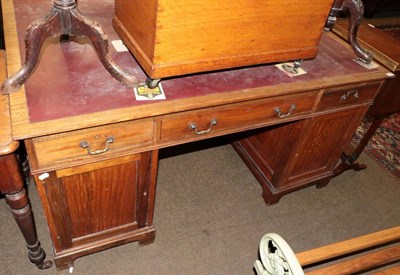 Lot 1291 - A George III style mahogany partners desk, with leather top