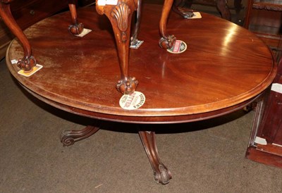 Lot 1297 - A Victorian mahogany pedestal breakfast table