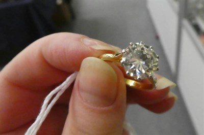 Lot 155 - An 18 Carat Gold Diamond Solitaire Ring, the round brilliant cut diamond in a white claw setting to