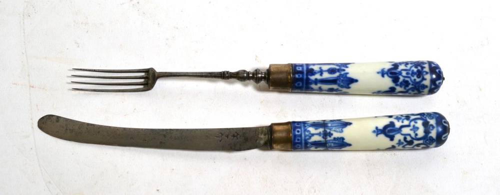 Lot 539 - A Pair of St Cloud Porcelain Cutlery Handles, circa 1740, painted in underglaze blue with...