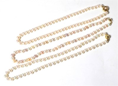 Lot 82 - A pink, grey and white cultured pearl necklace, uniform cultured pearls knotted to a 9 carat...