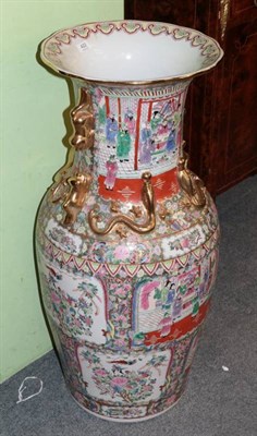 Lot 422 - A very large Chinese porcelain floor vase, decorated with court scenes, 94cm high