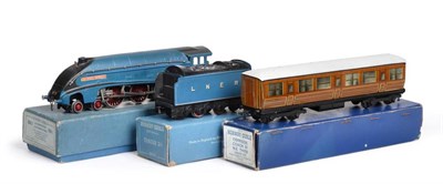 Lot 145 - Hornby Dublo EDL1 Sir Nigel Gresley LNER 7 (E boxes G) together with LNER all 3rd Corridor coach (E