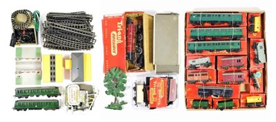 Lot 157 - Triang OO Gauge Two Car DMU BR(M) (G-F) together with three BR(S) coaches, assorted wagons (all...