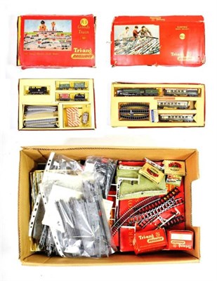 Lot 158 - Triang OO Gauges Sets R3 Goods train with 0-6-0T BR 47606 and RS3 Pullman passenger set with...