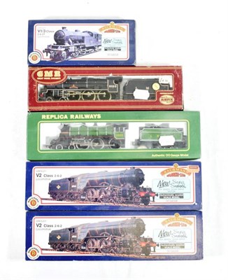 Lot 187 - Bachmann OO Gauge Locomotives 31555 Class V2 LNER 4801, 31556 Class V2 LNER 3650 wartime livery and