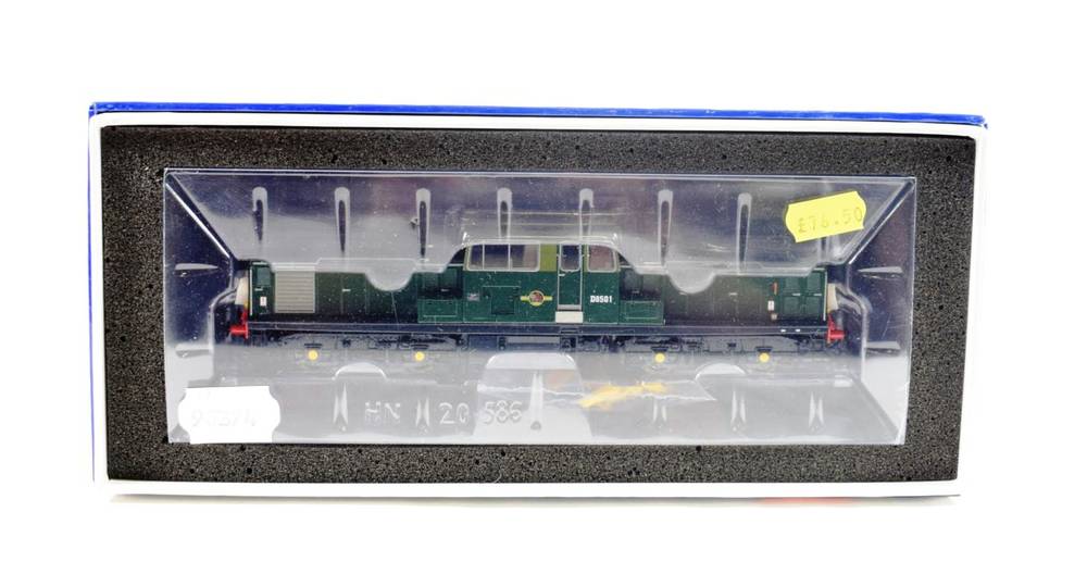 Lot 207 - Heljan OO Gauge 1712 Class 17 Claydon Diesel Locomotive BR D8501 (E box E)