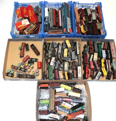 Lot 271 - Various Manufacturers OO Gauge A Collection Of Assorted Unboxed Rolling Stock (qty)