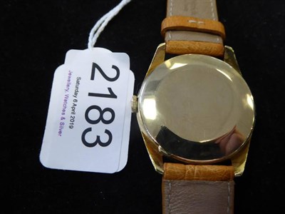 Lot 2183 - A 9ct Gold Automatic Calendar Centre Seconds Wristwatch, signed International Watch Co,...