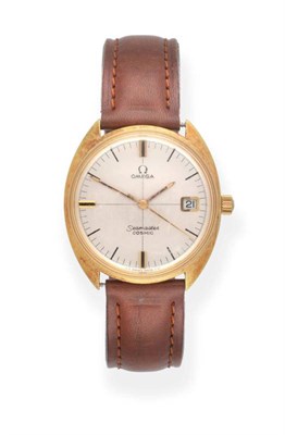 Lot 2207 - A Gold Plated Calendar Centre Seconds Wristwatch, signed Omega, Seamaster cosmic, circa 1970, lever