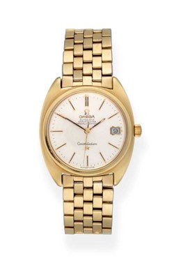 Lot 2220 - A Gold Plated Automatic Calendar Centre Seconds Wristwatch, signed Omega, Chronometer...