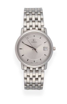 Lot 2274 - A Stainless Steel Calendar Centre Seconds Wristwatch, signed Omega, ref: 4510.31.00, circa...