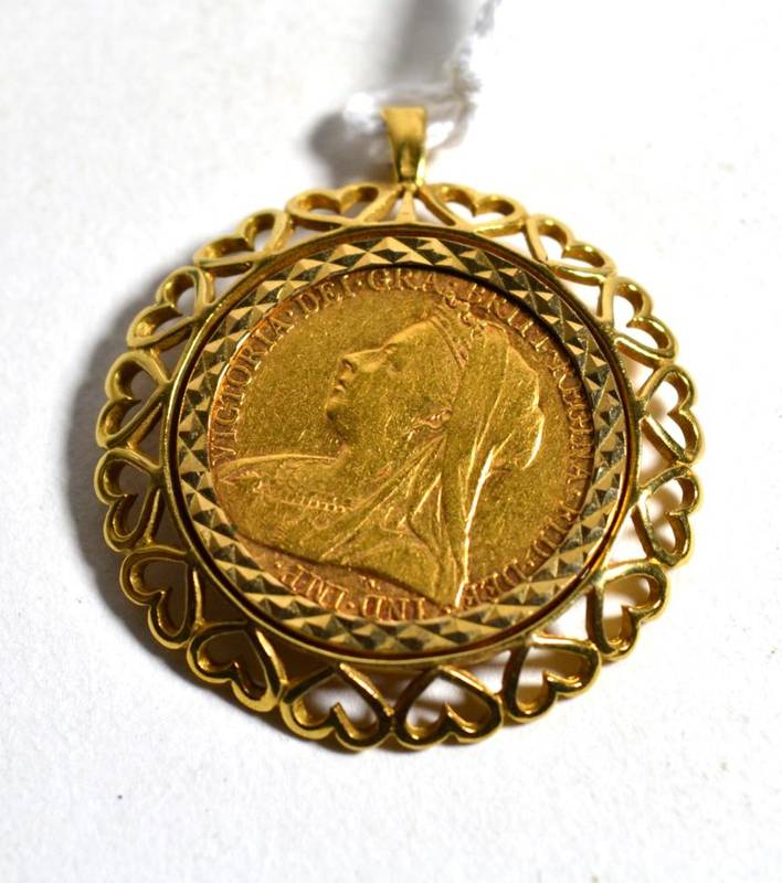 Lot 28 - A Victorian 1901 Sovereign, in a 9 carat gold frame mounted as a pendant