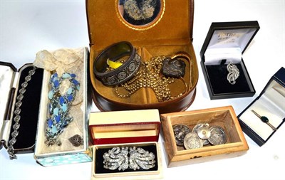 Lot 90 - A silver bangle; two yellow metal necklaces; four brooches; a bracelet etc
