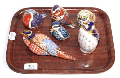 Lot 107 - Royal Crown Derby Imari bird paperweights including penguin, robin, song thrush etc (6)