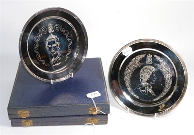 Lot 136 - Two 1952-1977 silver jubilee commemorative plates, hallmarked by R.A. Elliott Esq, Limited edition