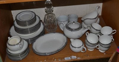 Lot 171 - A quantity of Wedgwood Amherst pattern tea and dinnerwares (qty)