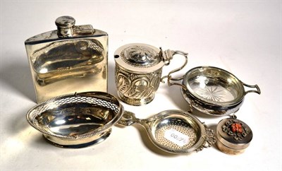 Lot 362 - A quantity of silver items consisting of a twin handled glass liner dish by A E Jones; a small oval