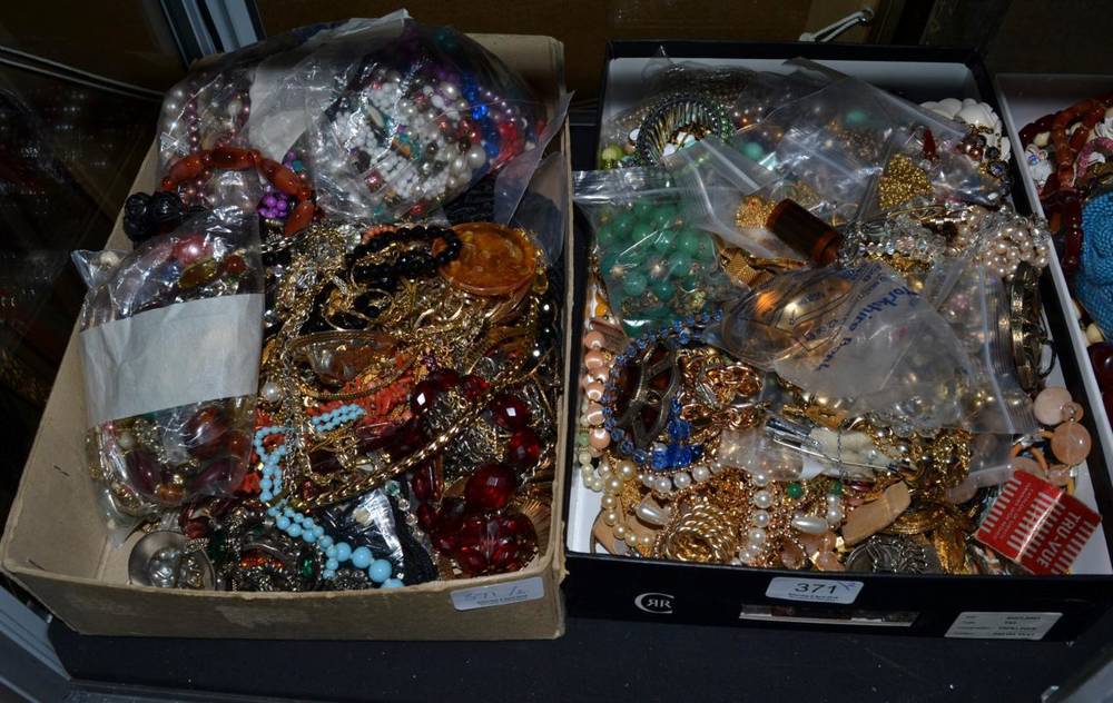 Lot 371 - Two boxes of assorted costume jewellery