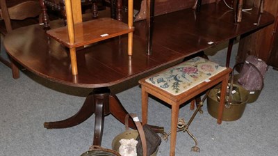 Lot 1214 - Reproduction mahogany twin-pedestal dining table