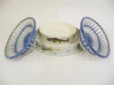 Lot 165 - A Pratt Type Pearlware Char Dish, circa 1800, the rim typically painted with naive fish, 23cm...