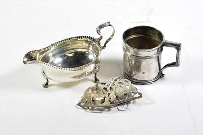 Lot 251 - A George III provincial silver small sauce boat, Langlands & Robertson, Newcastle, possibly...
