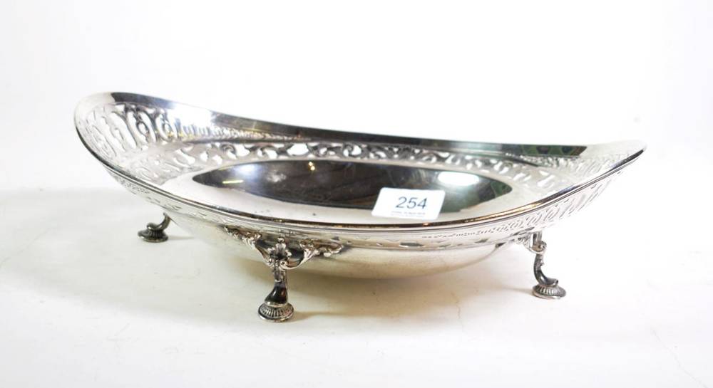 Lot 254 - Tiffany & Co, an American silver basket, Charles L. Tiffany period, 1891-1902, oval with...