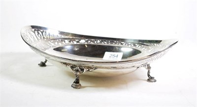 Lot 254 - Tiffany & Co, an American silver basket, Charles L. Tiffany period, 1891-1902, oval with...
