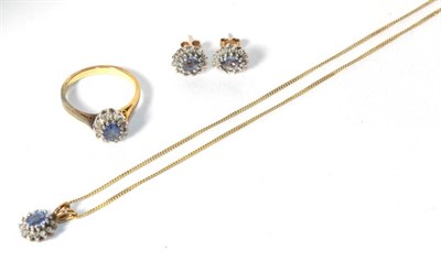 Lot 318 - An 18 carat gold cluster ring, finger size M; a matching 9 carat gold pendant and earrings