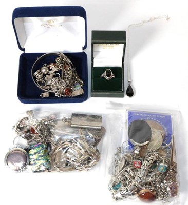Lot 335 - An assortment of silver and white metal jewellery and other items (qty)