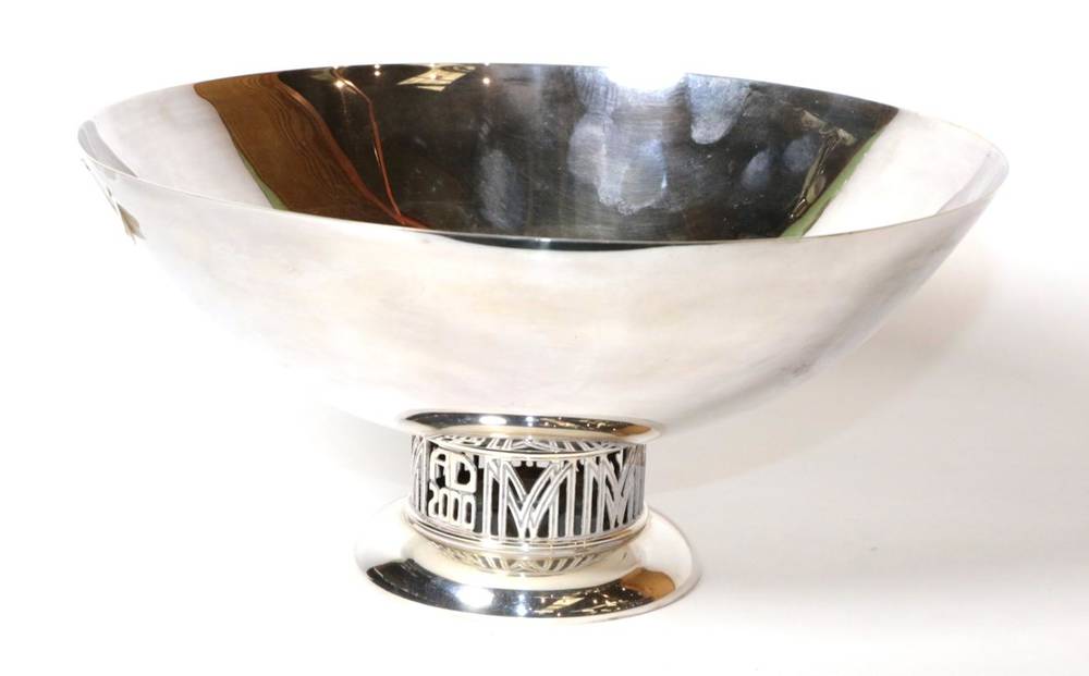 Lot 401 - A silver ''Millennium'' pedestal bowl, A E Jones, Birmingham 2000, numbered 34 from the limited...