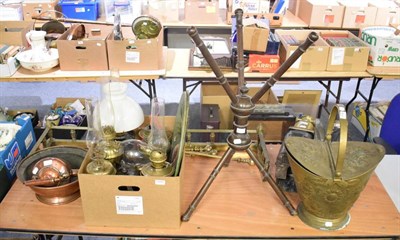 Lot 1091 - Assorted metalware to include brass oil lamps; fire curb; fire tools; copper kettle etc