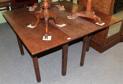 Lot 1297 - George III oak drop leaf dining table