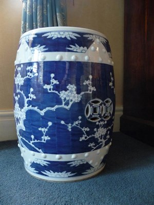 Lot 261 - A Chinese Porcelain Barrel Shaped Garden Seat, 20th century, pierced with cash symbols, painted...