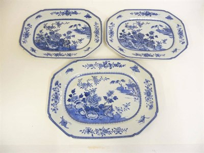 Lot 284 - A Graduated Set of Three Chinese Blue and White Export Porcelain Octagonal Meat Dishes, circa 1770