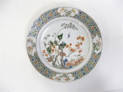 Lot 293 - A Chinese Porcelain Plate, Kangxi (1662-1722), painted in famille verte enamels with a fenced...