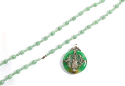 Lot 64 - An oriental green hardstone bead necklace, length 92cm; and a circular hardstone pendant with white