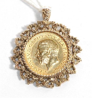Lot 90 - A 1931 gold sovereign, in a loose mounted 9 carat gold pendant mount