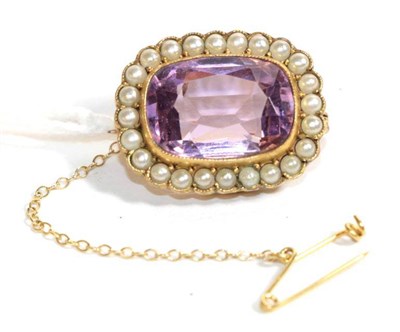 Lot 108 - An amethyst and seed pearl brooch, length 2.5cm