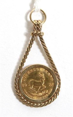 Lot 120 - A 1985 1/10th Krugerrand, in a 9 carat gold pendant mount