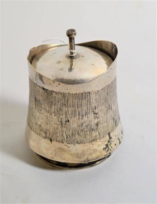 Lot 135 - Graham Watling, a modern silver sugar pot and cover, London 1973