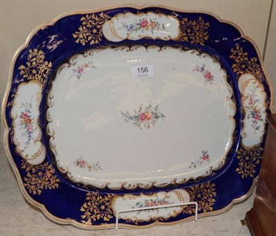 Lot 156 - A Chamberlain Worcester meat plate, the blue border decorated with floral sprays