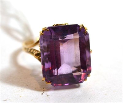 Lot 210 - An amethyst ring, unmarked, finger size R1/2