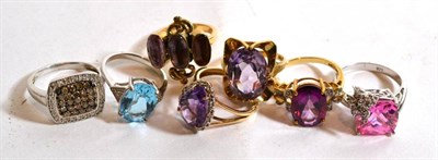 Lot 332 - Seven assorted dress rings, of varying sizes